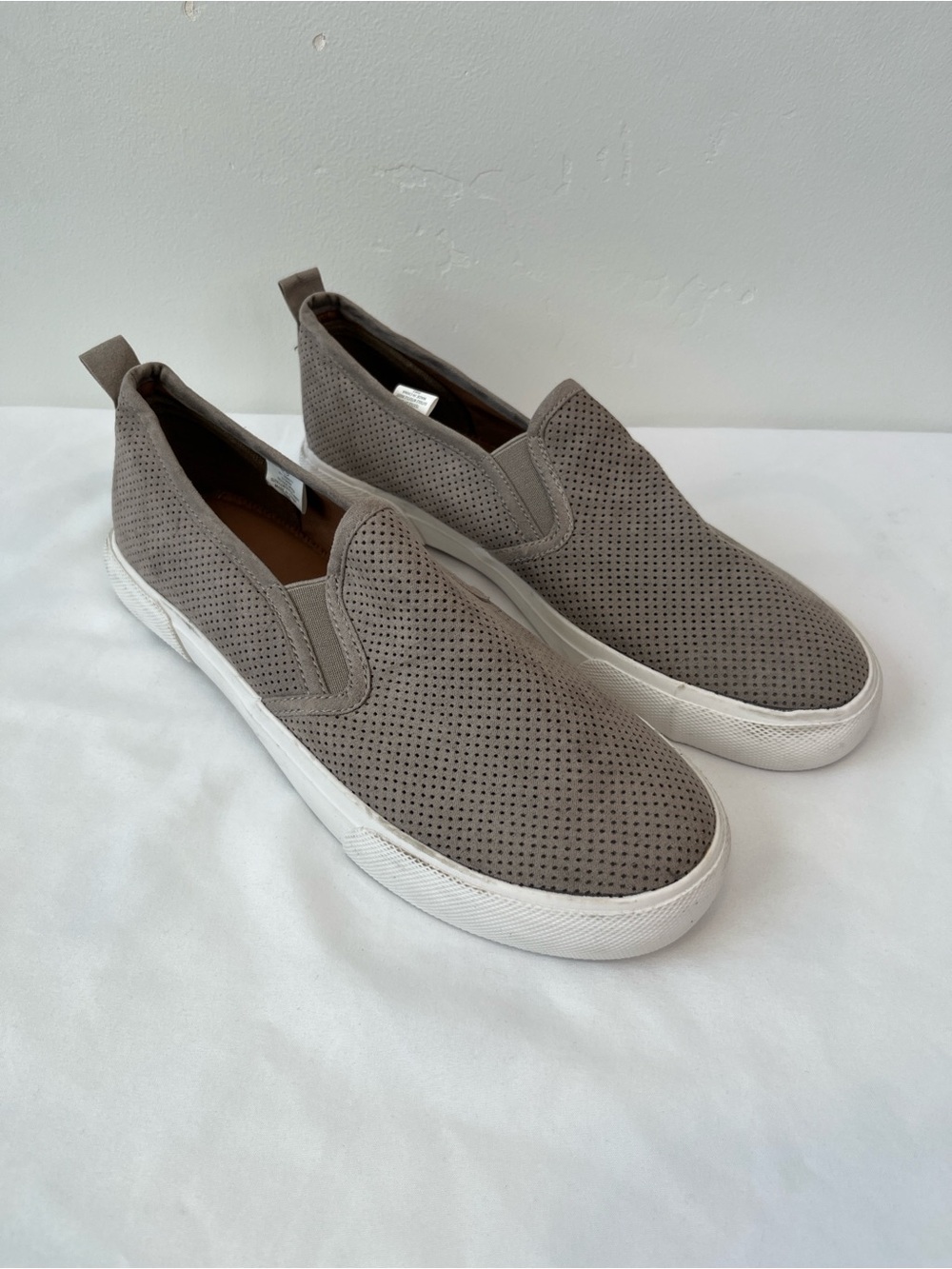 Tommy Bahama Perforated Textile Slip-On Sneakers Taupe Beige Women’s Size 8.5